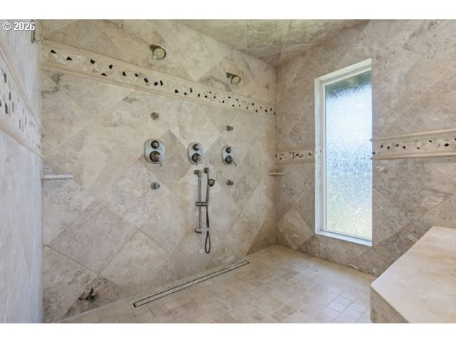 5075 MAPLETON Dr, West Linn, OR 97068