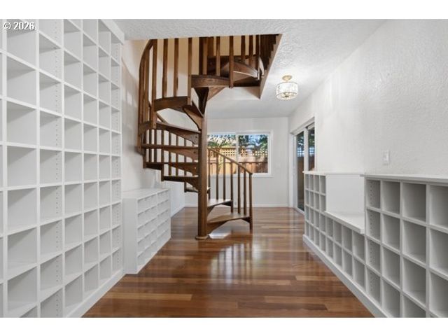 5075 MAPLETON Dr, West Linn, OR 97068
