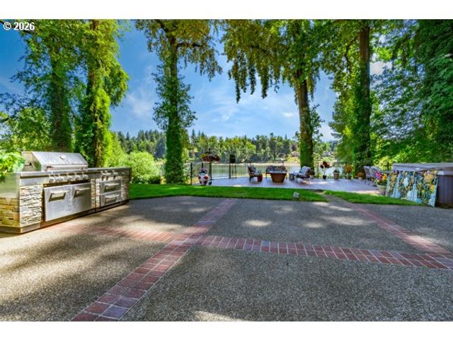 5075 MAPLETON Dr, West Linn, OR 97068