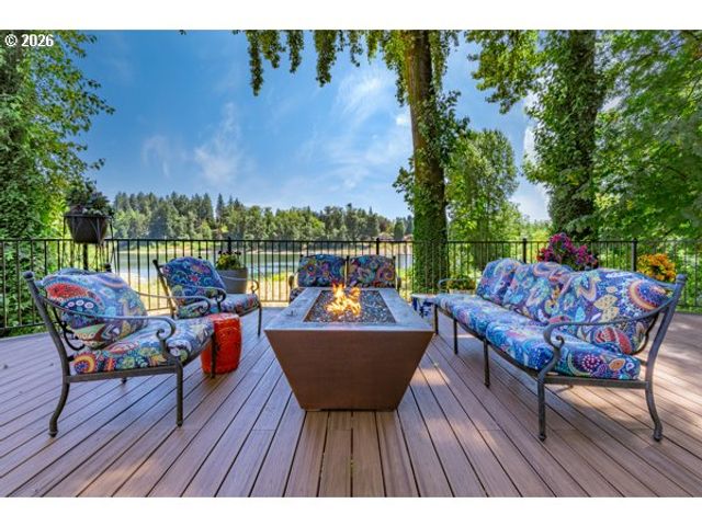5075 MAPLETON Dr, West Linn, OR 97068