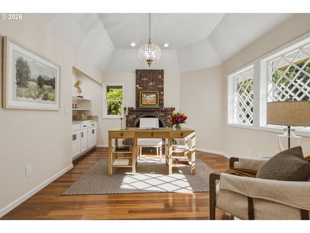 5075 MAPLETON Dr, West Linn, OR 97068