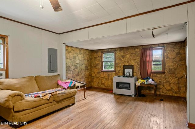 138 Bethlehem Lane, Lafollette, TN 37766