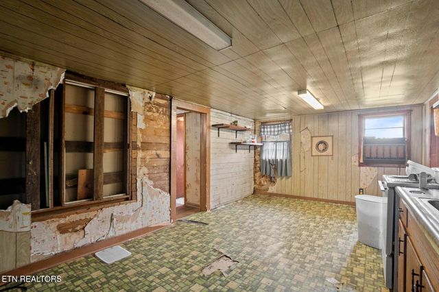 138 Bethlehem Lane, Lafollette, TN 37766