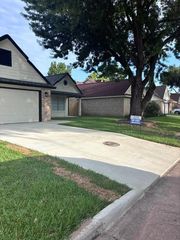 3230 Meadway Drive, Houston, TX 77082