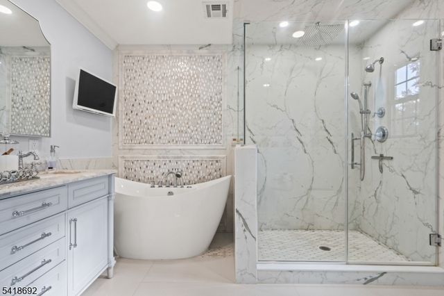 78 Glen Ave, Roseland Boro, NJ 07068