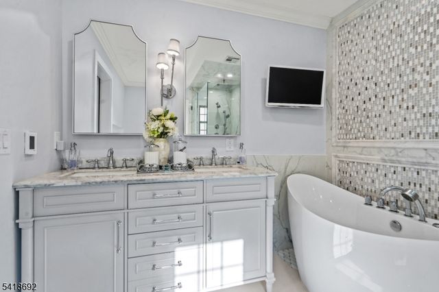 78 Glen Ave, Roseland Boro, NJ 07068