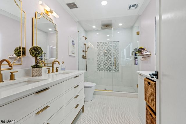 78 Glen Ave, Roseland Boro, NJ 07068