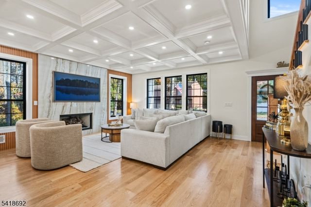 78 Glen Ave, Roseland Boro, NJ 07068