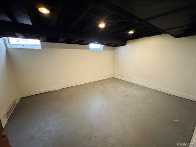 17152 Ohio Street, Detroit, MI 48221