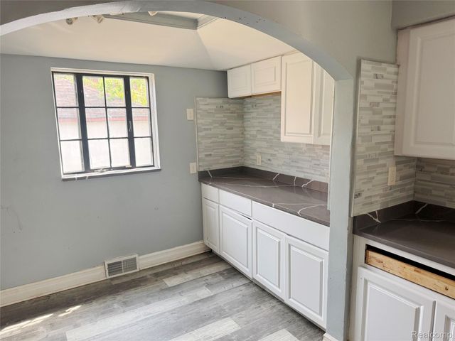 17152 Ohio Street, Detroit, MI 48221