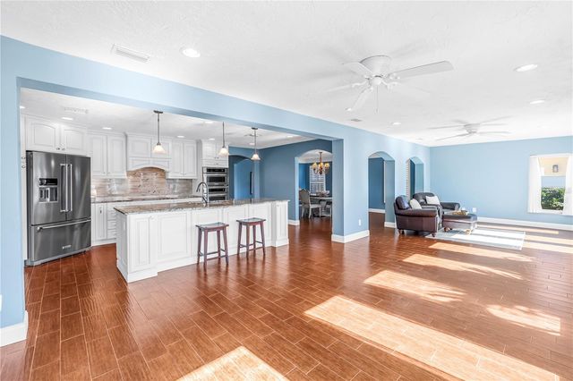 1964 MASSACHUSETTS AVENUE NE, St Petersburg, FL 33703