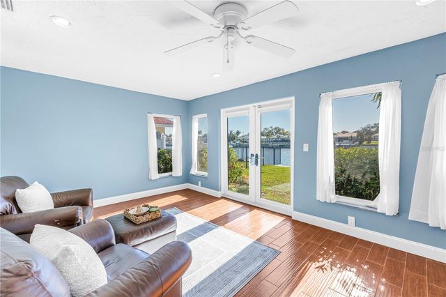 1964 MASSACHUSETTS AVENUE NE, St Petersburg, FL 33703