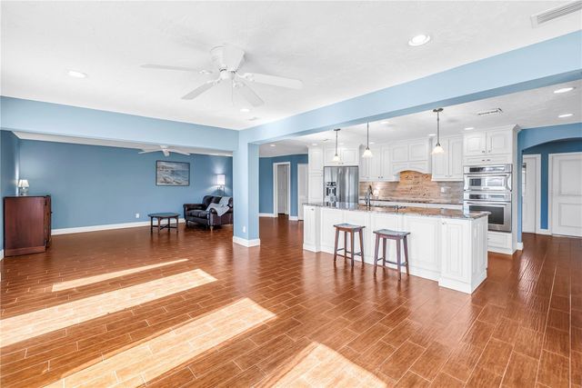 1964 MASSACHUSETTS AVENUE NE, St Petersburg, FL 33703