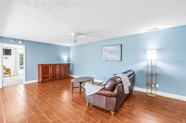 1964 MASSACHUSETTS AVENUE NE, St Petersburg, FL 33703