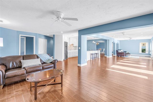 1964 MASSACHUSETTS AVENUE NE, St Petersburg, FL 33703