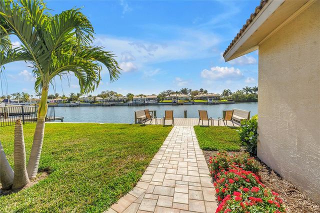 1964 MASSACHUSETTS AVENUE NE, St Petersburg, FL 33703