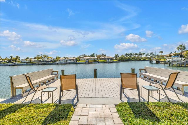 1964 MASSACHUSETTS AVENUE NE, St Petersburg, FL 33703