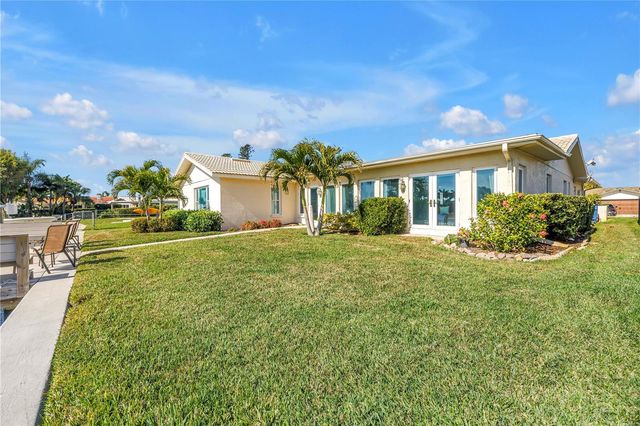 1964 MASSACHUSETTS AVENUE NE, St Petersburg, FL 33703