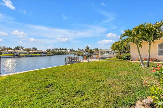 1964 MASSACHUSETTS AVENUE NE, St Petersburg, FL 33703