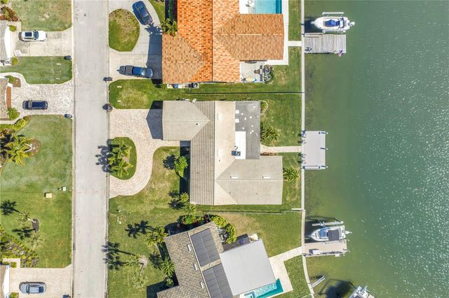 1964 MASSACHUSETTS AVENUE NE, St Petersburg, FL 33703