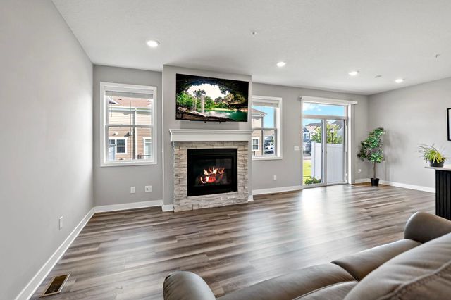 18384 Glastonbury Drive, Lakeville, MN 55044