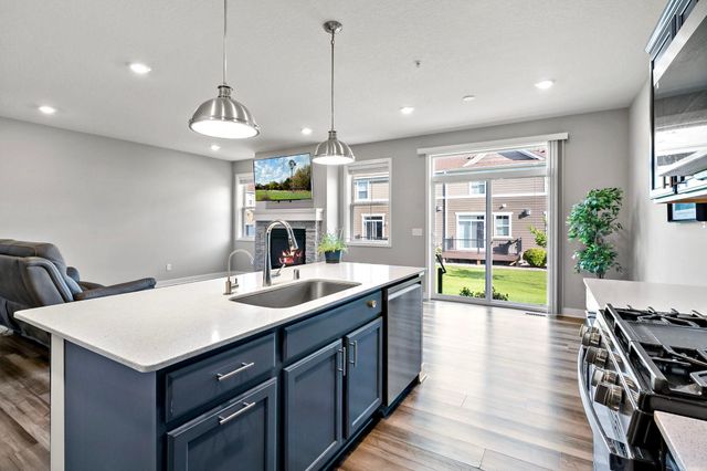 18384 Glastonbury Drive, Lakeville, MN 55044