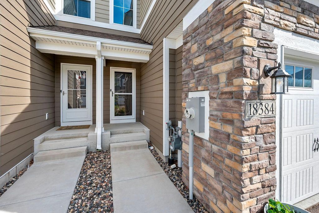 18384 Glastonbury Drive, Lakeville, MN 55044