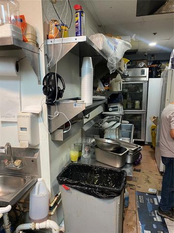 266 NE 1th St, Miami, FL 33132