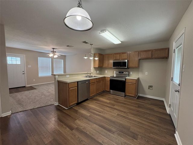 5525 N Buffalo Circle, Willis, TX 77378