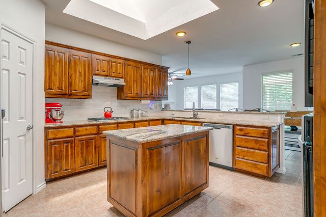 7800 Raton Ridge Lane, Arlington, TX 76002