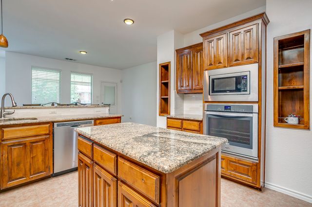 7800 Raton Ridge Lane, Arlington, TX 76002