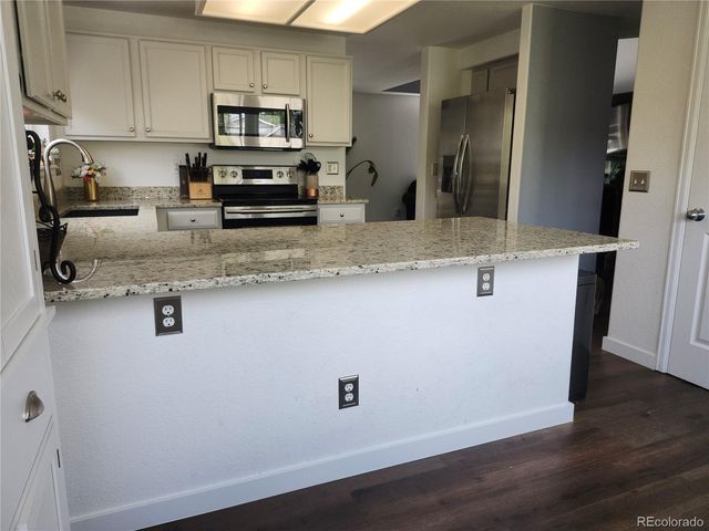 21924 E Lake Avenue, Aurora, CO 80015