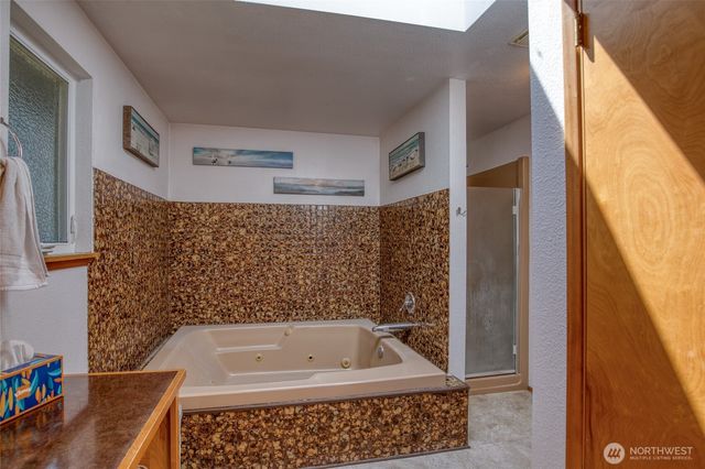 3530 71st Avenue W, University Place, WA 98466