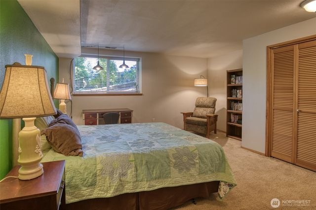 3530 71st Avenue W, University Place, WA 98466