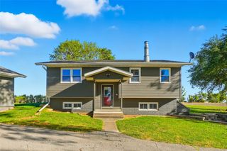 4274 Sioux Ave SE, Iowa City, IA 52240