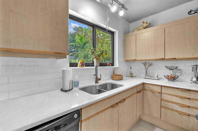 7701 Center Bay Dr, North Bay Village, FL 33141