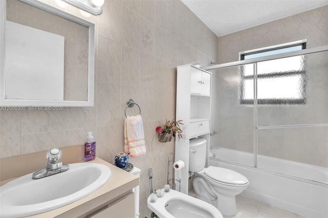7701 Center Bay Dr, North Bay Village, FL 33141