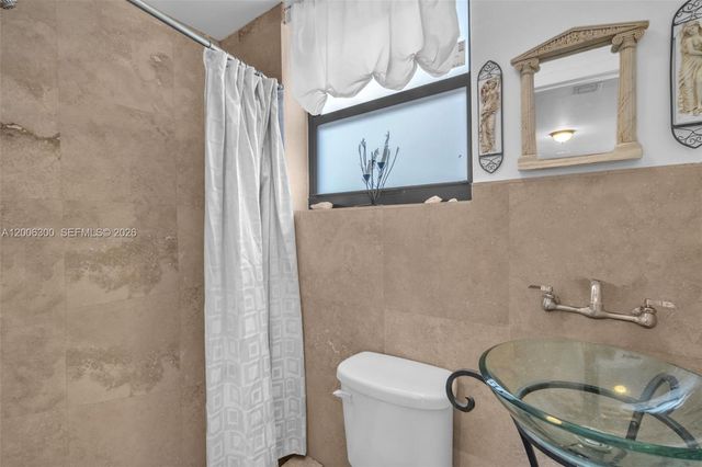 7701 Center Bay Dr, North Bay Village, FL 33141