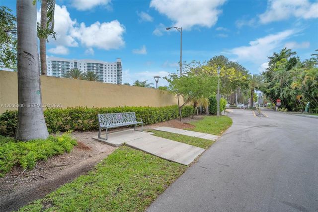 7701 Center Bay Dr, North Bay Village, FL 33141