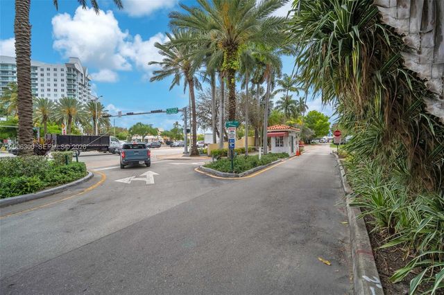 7701 Center Bay Dr, North Bay Village, FL 33141