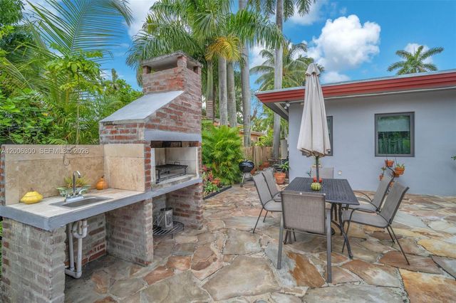 7701 Center Bay Dr, North Bay Village, FL 33141