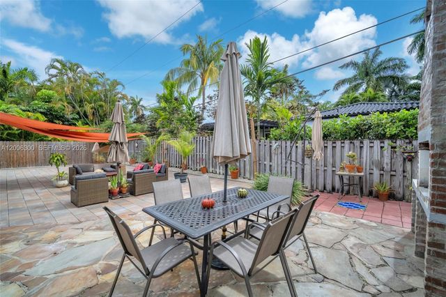 7701 Center Bay Dr, North Bay Village, FL 33141