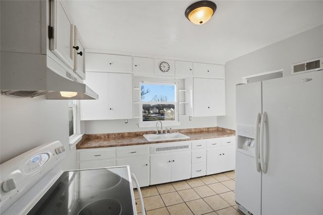 1228 Oakland Road NE, Cedar Rapids, IA 52402