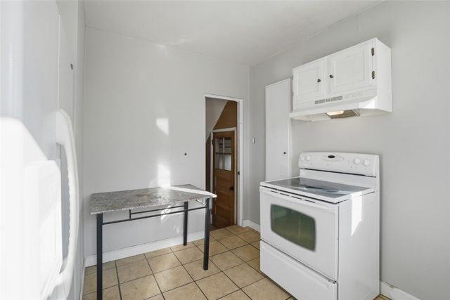 1228 Oakland Road NE, Cedar Rapids, IA 52402