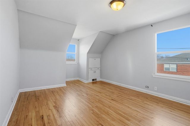 1228 Oakland Road NE, Cedar Rapids, IA 52402