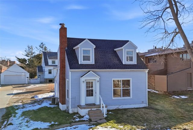 1228 Oakland Road NE, Cedar Rapids, IA 52402