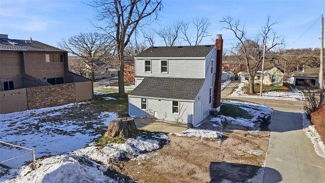 1228 Oakland Road NE, Cedar Rapids, IA 52402