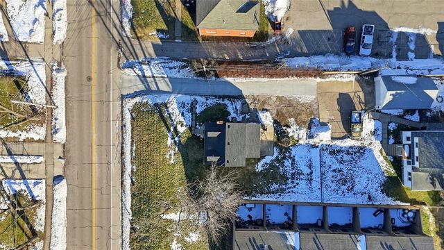 1228 Oakland Road NE, Cedar Rapids, IA 52402