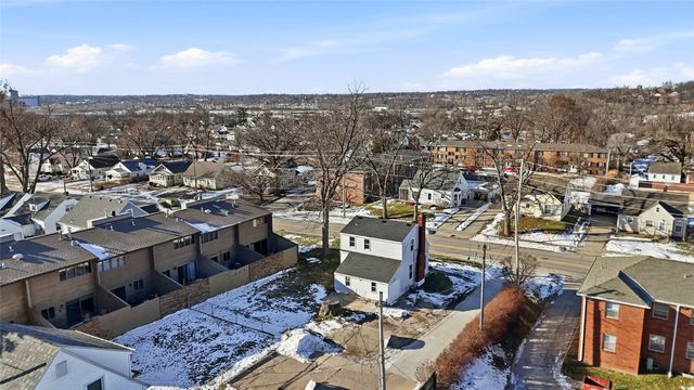 1228 Oakland Road NE, Cedar Rapids, IA 52402