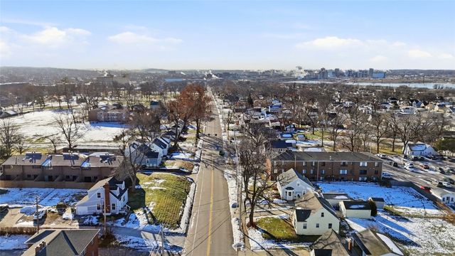 1228 Oakland Road NE, Cedar Rapids, IA 52402